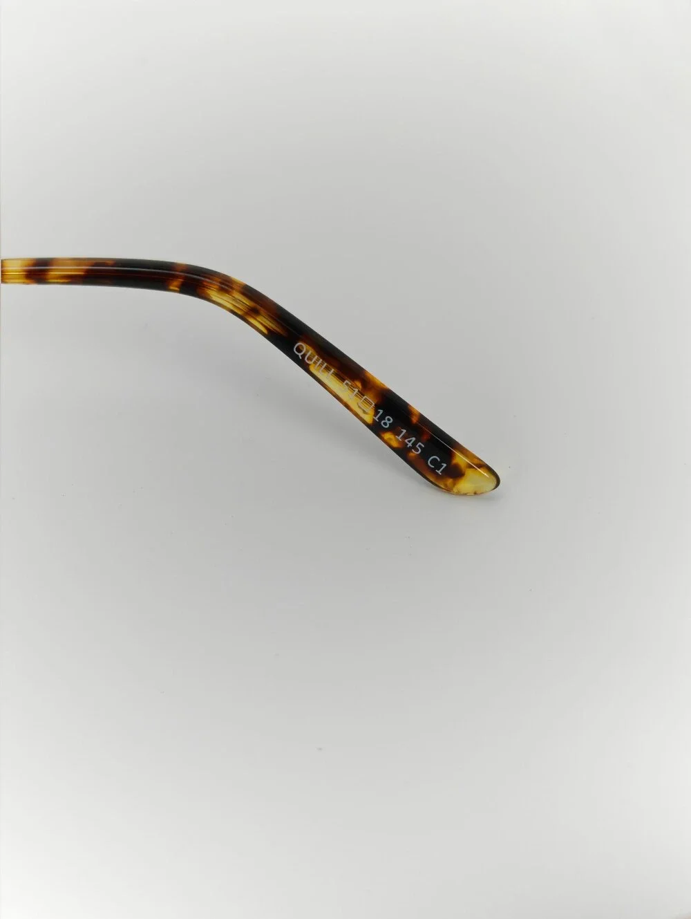 Quill. Tortoiseshell Round Eyeglasses, Brown Gold.